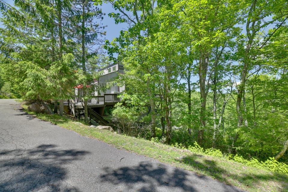 Luxury Townhome in Tannersville + Resort Perks! House in Pocono Mountains