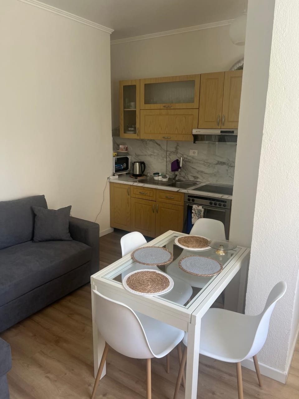 Kitchen or kitchenette, Seating area, Dining area