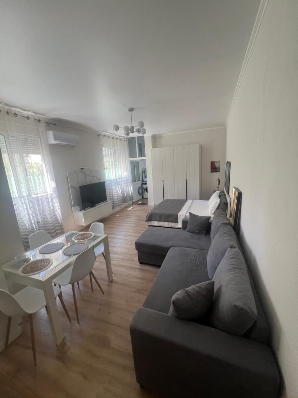 Living room, Photo of the whole room