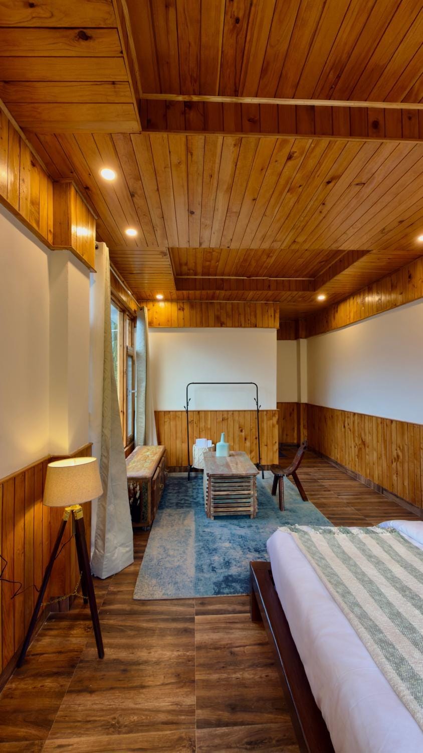Bed, Photo of the whole room, Seating area, Bedroom