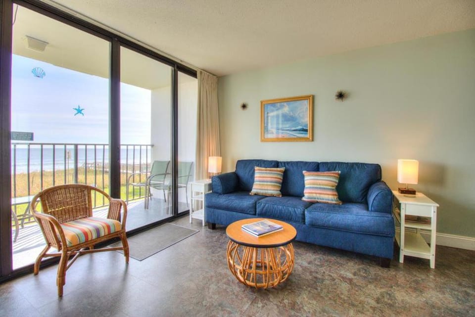 View (from property/room), Balcony/Terrace, Living room