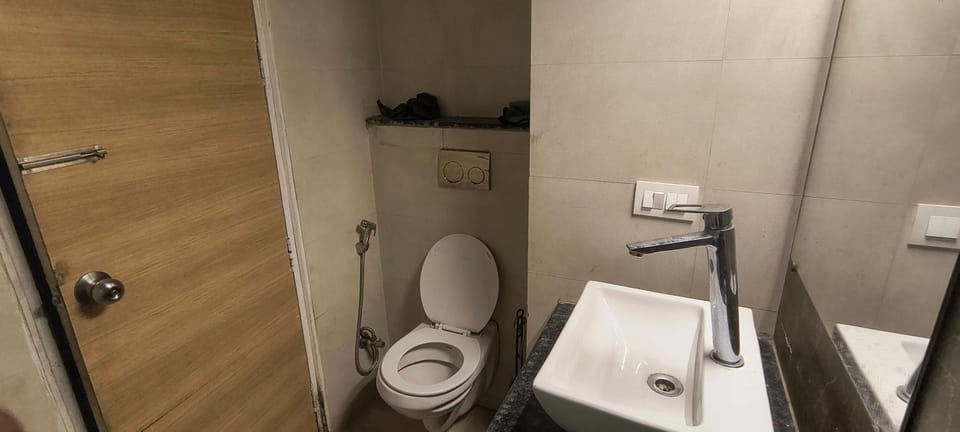 HUM TUM CASa Apartment in Noida