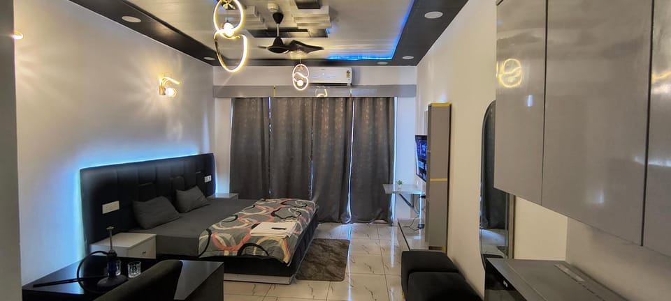 HUM TUM CASa Apartment in Noida
