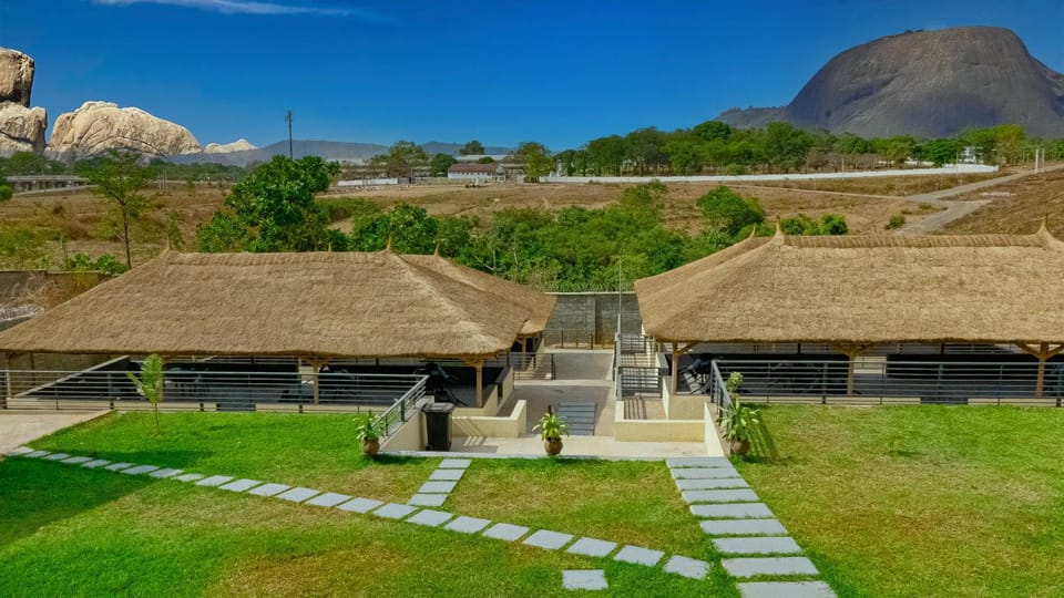 Property building, Natural landscape, Garden, Landmark view, Mountain view