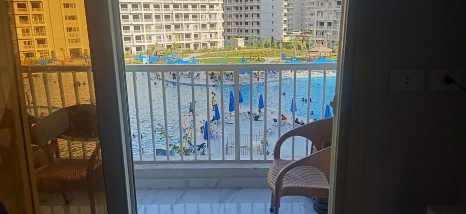 View (from property/room), Balcony/Terrace, Balcony/Terrace, Pool view, Swimming pool, Swimming pool, Location, sunbed