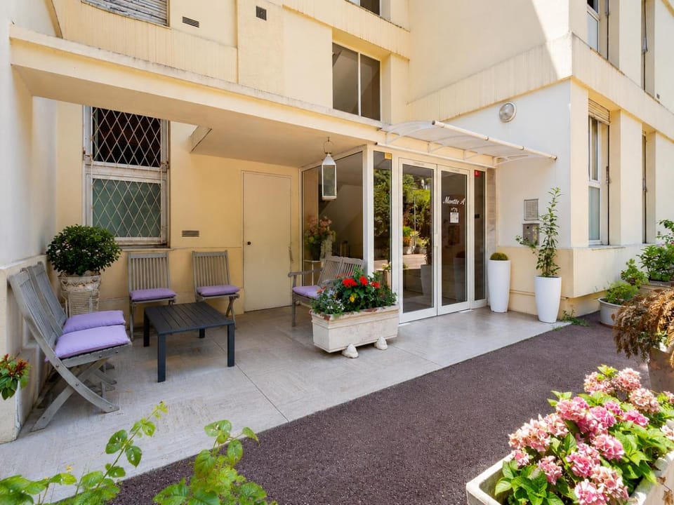 Property building, Facade/entrance, Spring, Day, Garden, View (from property/room)