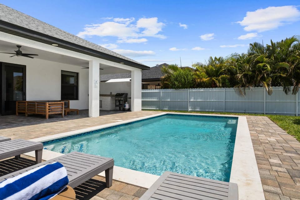 The Cape Escape Pool Game Room Sleeps 10 House in Cape Coral