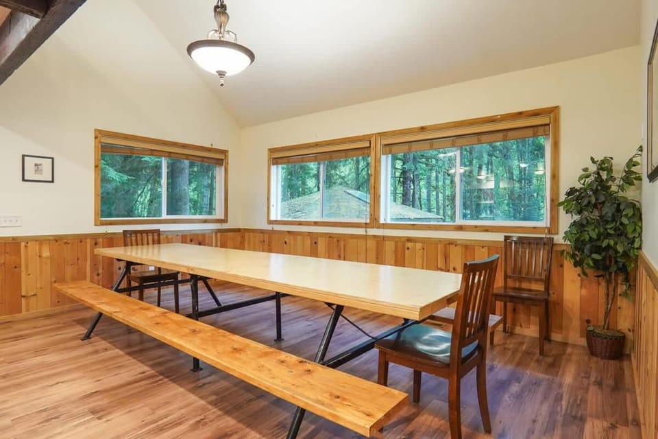 Evergreen Lodge House in Washington
