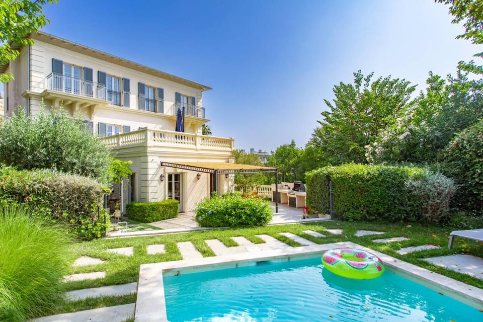 Property building, Garden, Garden view, Pool view, Swimming pool