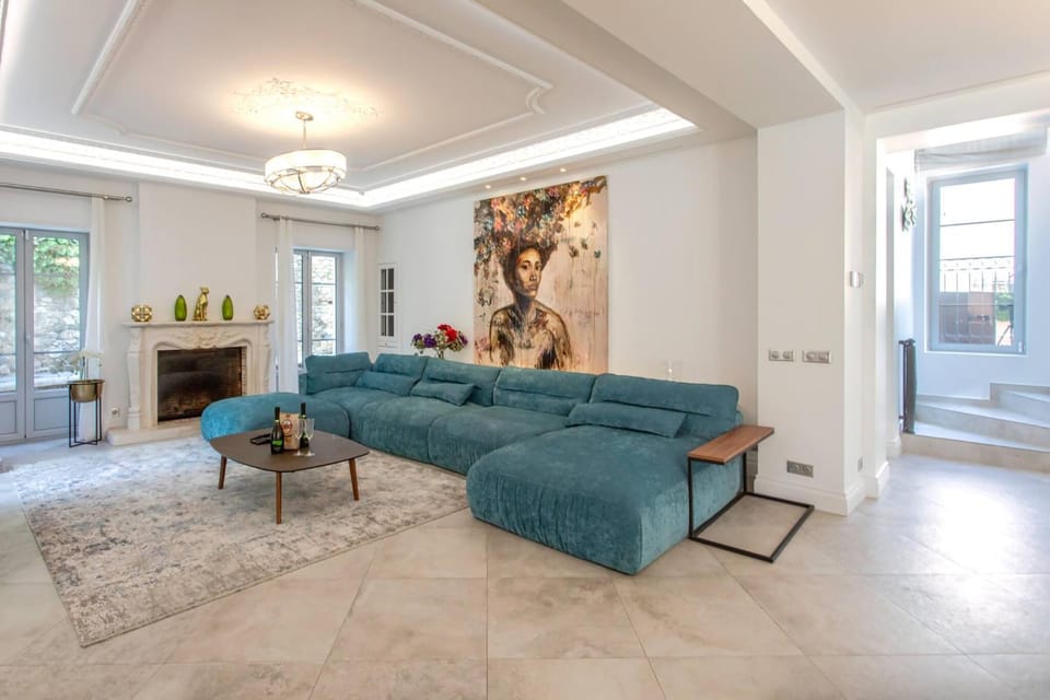 Communal lounge/ TV room, Living room