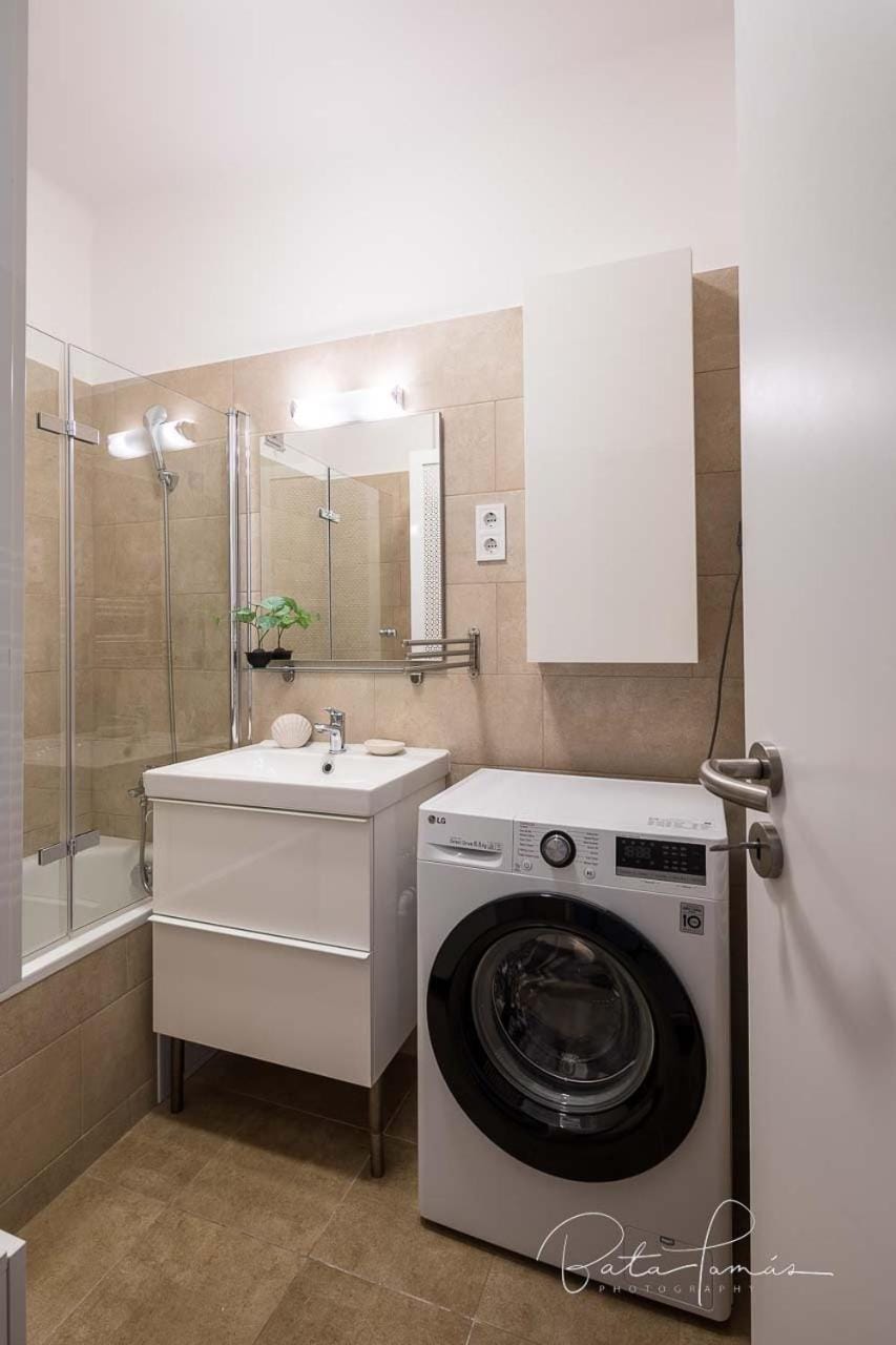 Toilet, Bathroom, Bath, washing machine