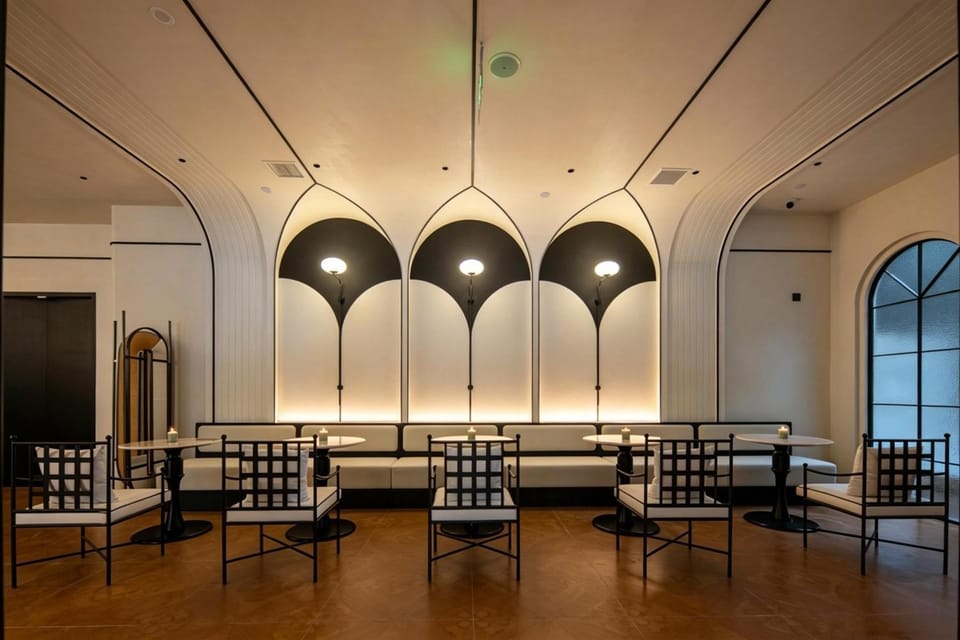 Restaurant/places to eat, Living room, Seating area