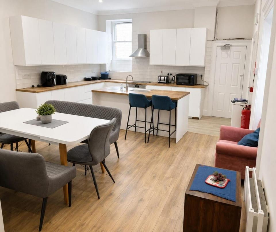 Communal lounge/ TV room, Communal kitchen
