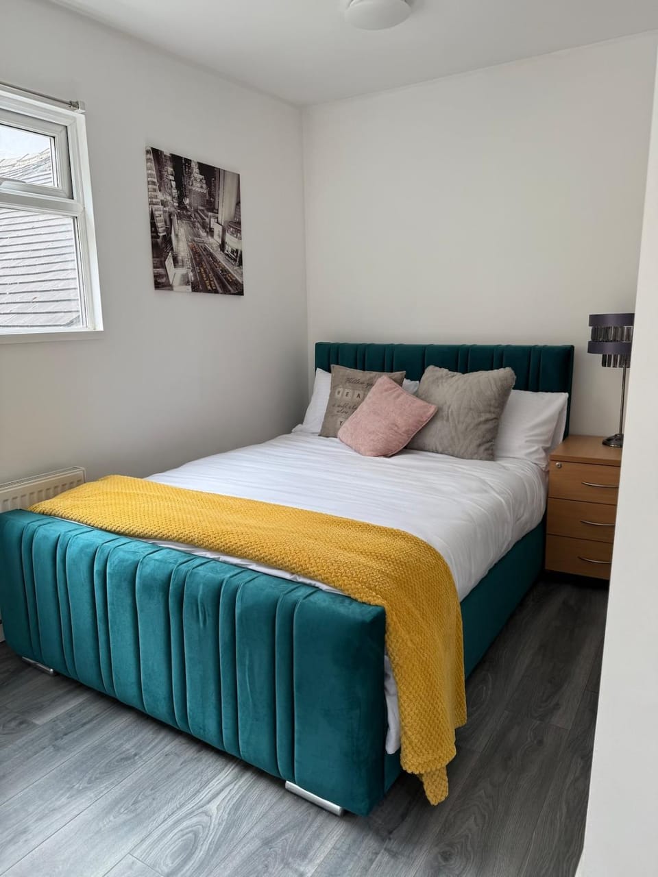 5 large bedroom house with 2 showers House in Stoke-on-Trent