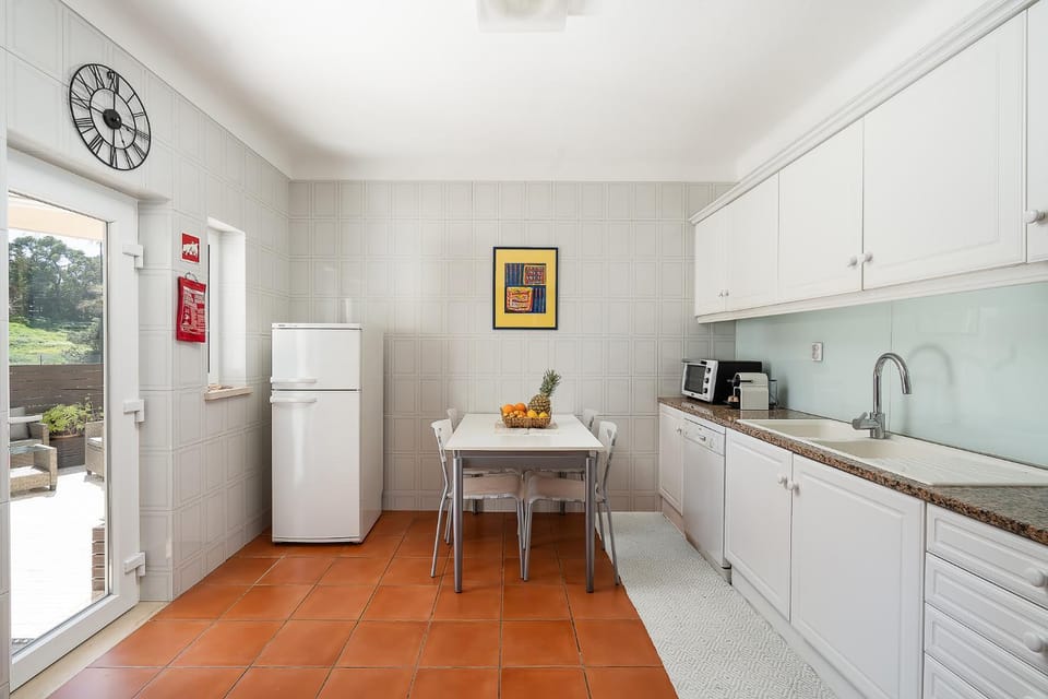 Kitchen or kitchenette, Dining area, Communal kitchen