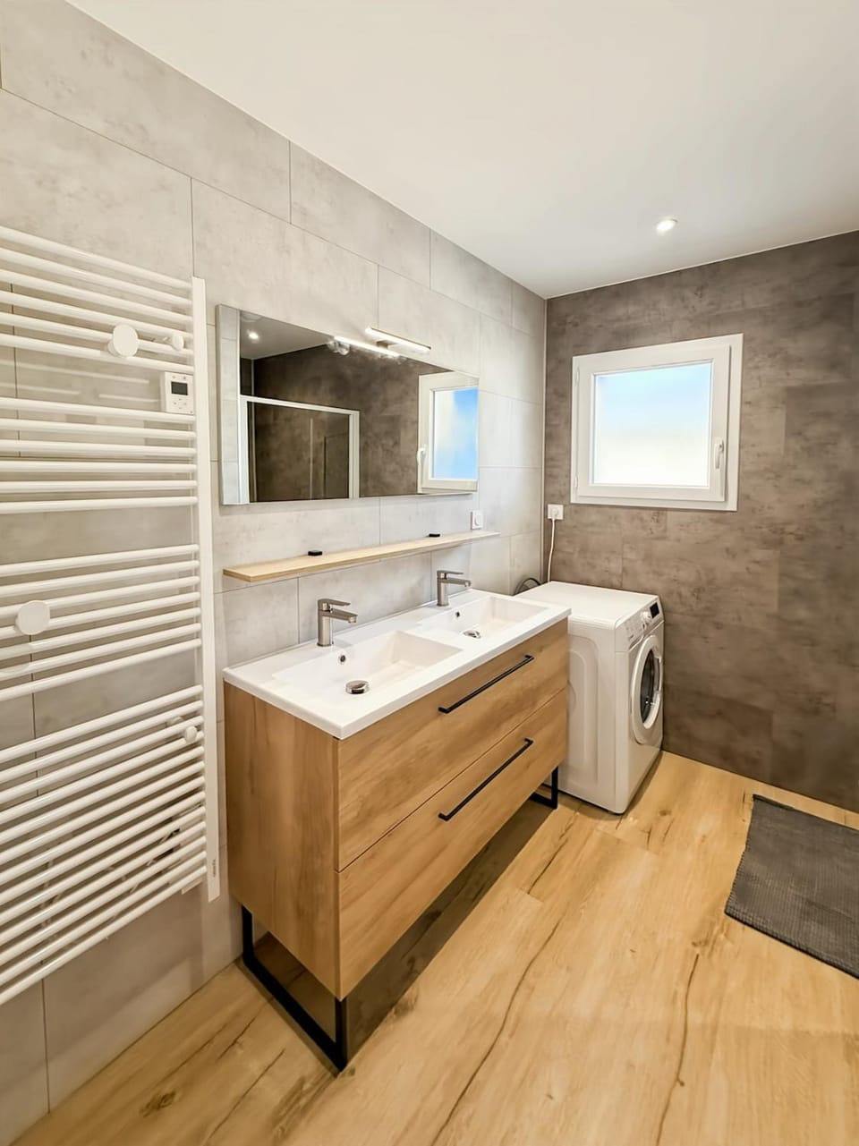 Gîtes rénovés pour 8 pers - piscine privée, Cantal House in Auvergne-Rhône-Alpes