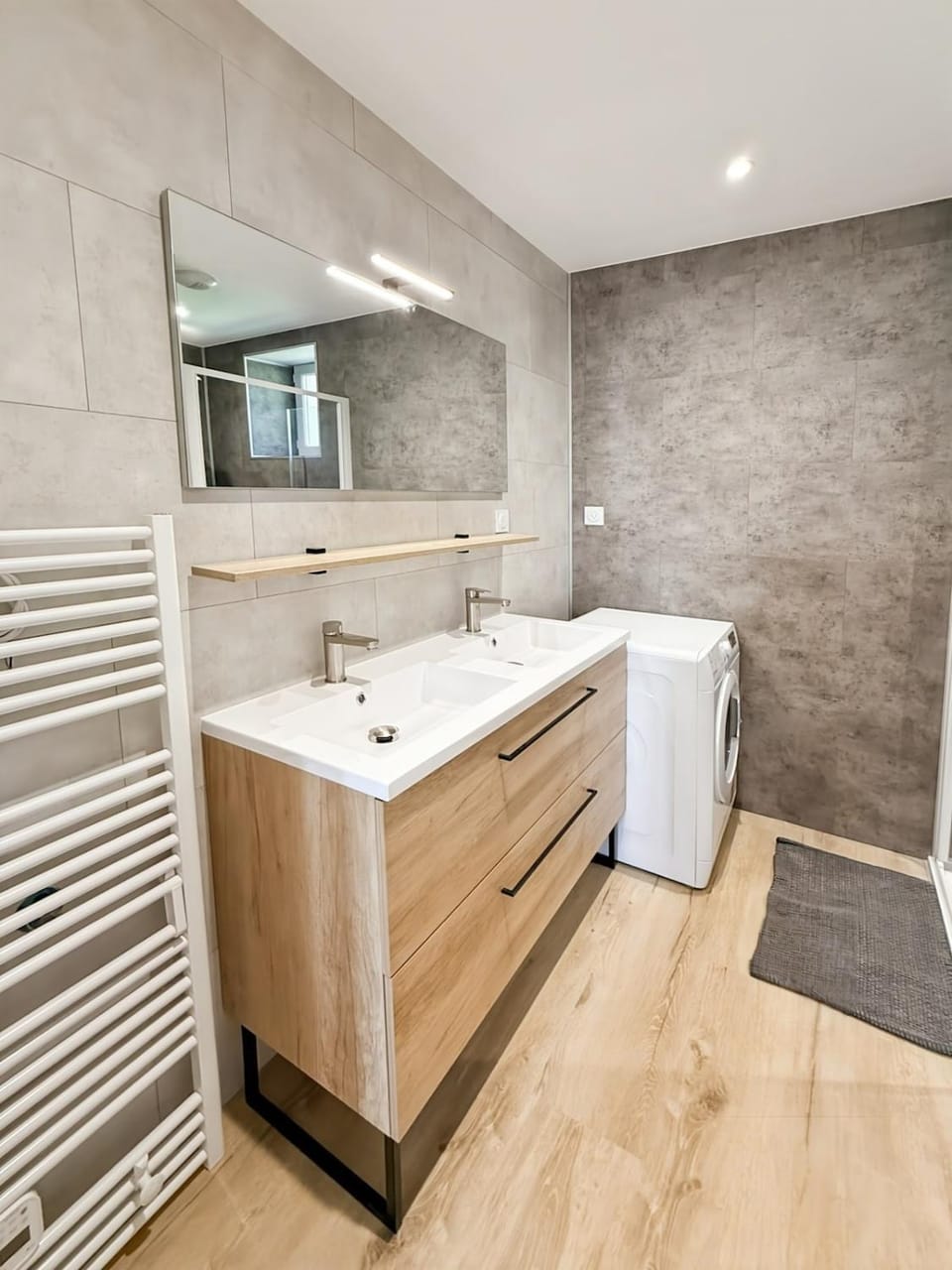 Gîtes rénovés pour 8 pers - piscine privée, Cantal House in Auvergne-Rhône-Alpes