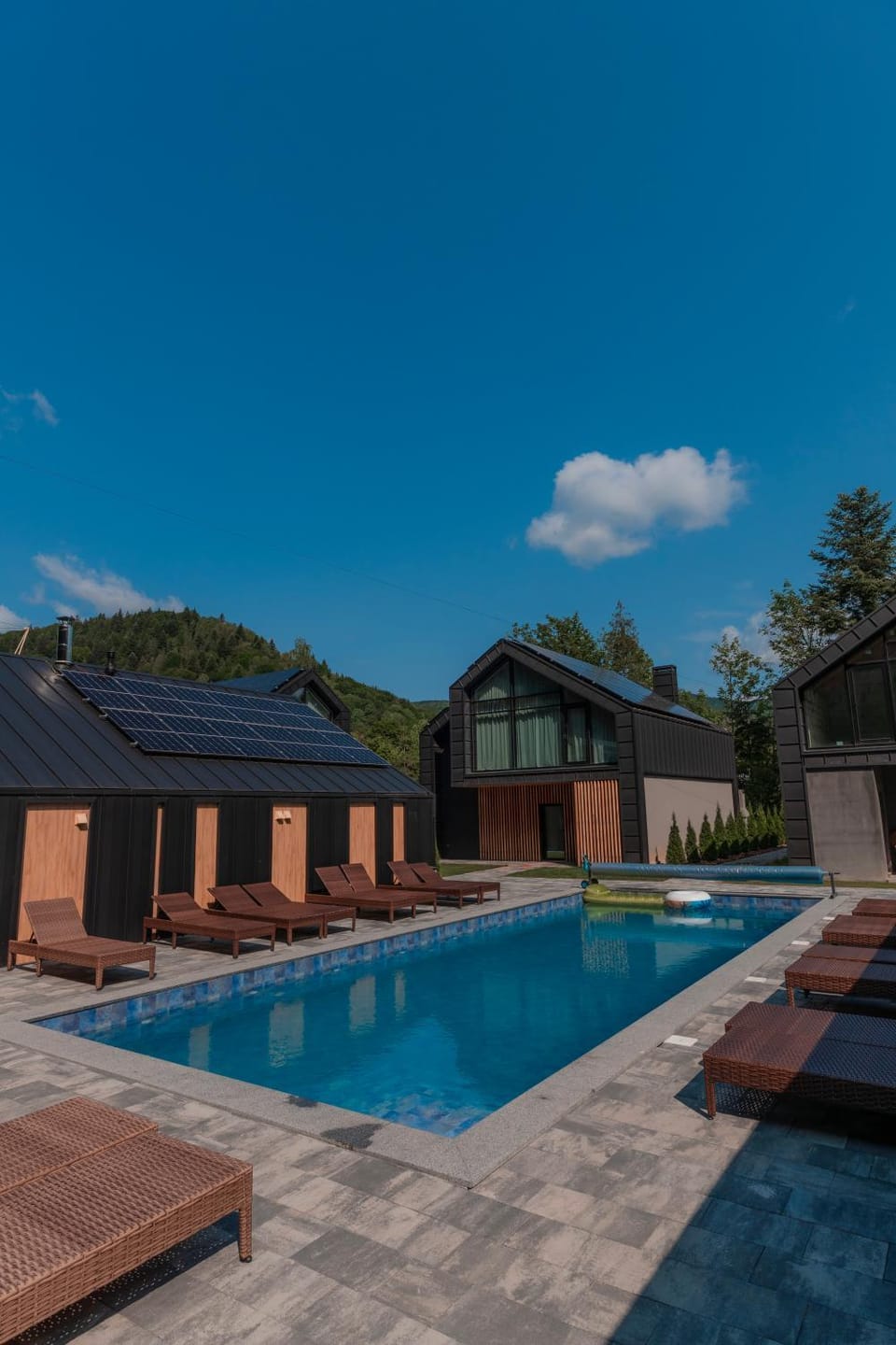 Property building, Day, On site, Area and facilities, Swimming pool, sunbed