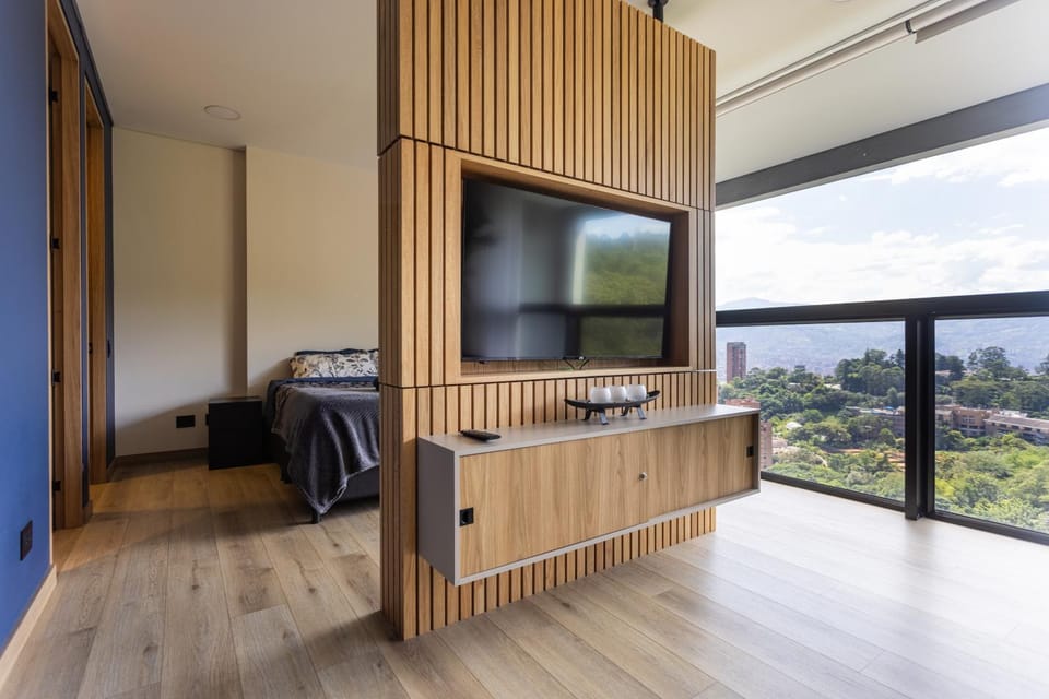 Communal lounge/ TV room, Bed, TV and multimedia, View (from property/room), Evening entertainment, Bedroom