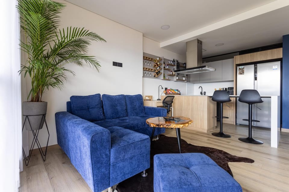 Kitchen or kitchenette, Living room, Seating area, Dining area, minibar