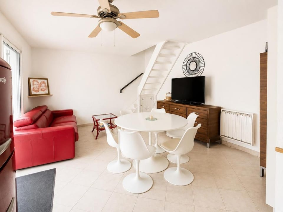 Air-conditioned villa with Swimming pool and terrace Porte du village naturiste House in Agde