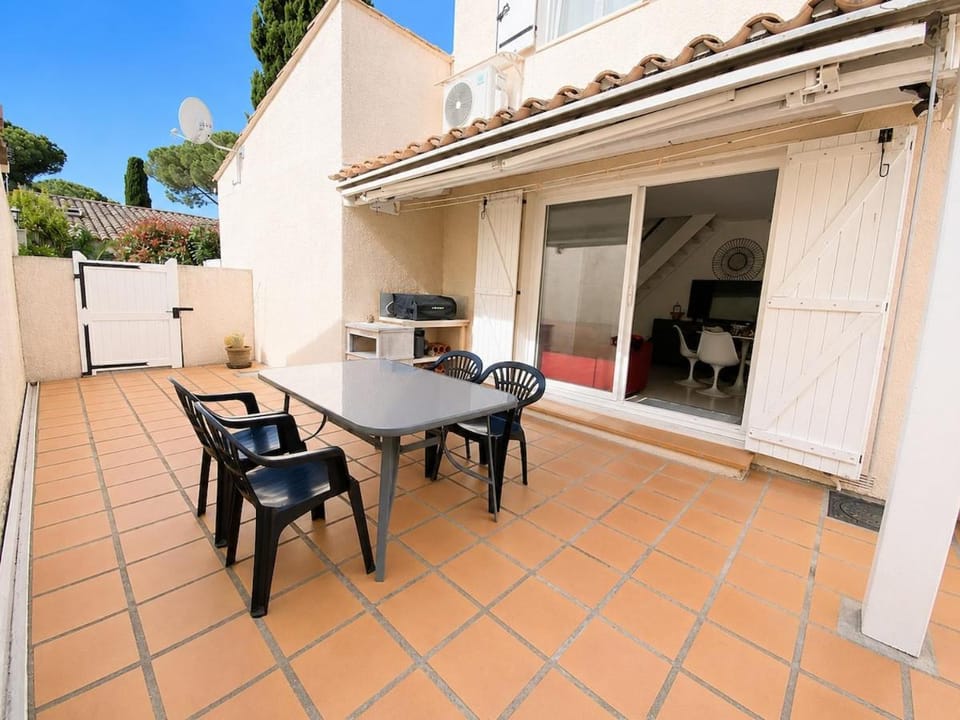 Air-conditioned villa with Swimming pool and terrace Porte du village naturiste House in Agde