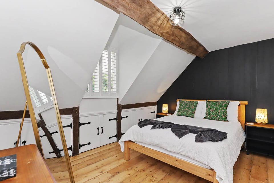 Luxury Witney Apt Cotswold Charm & Stylish Comfort Apartment in West Oxfordshire District