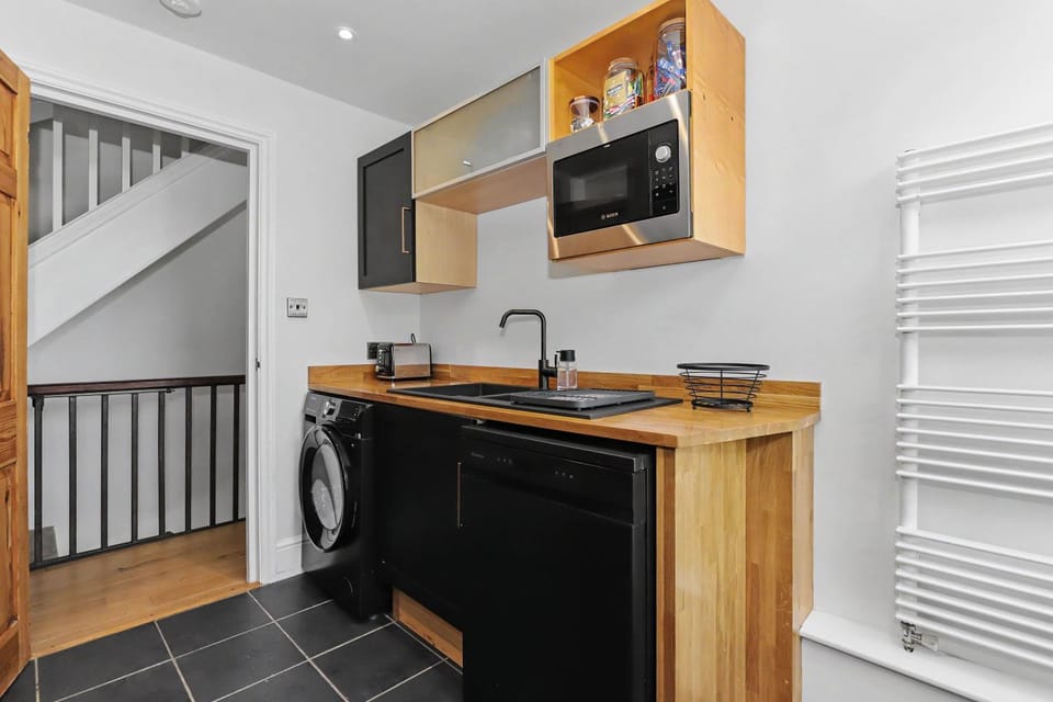 Luxury Witney Apt Cotswold Charm & Stylish Comfort Apartment in West Oxfordshire District