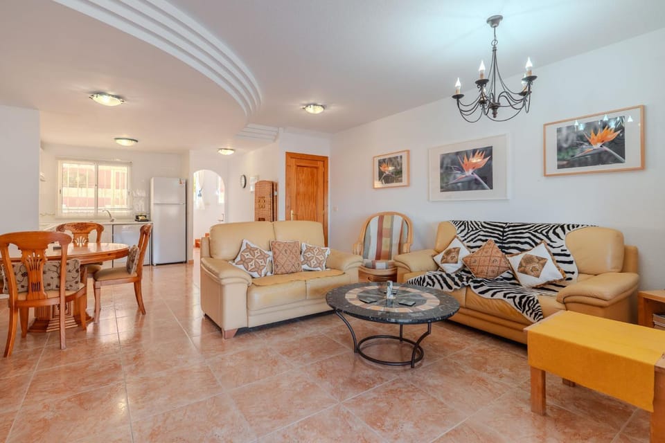 Living room, Decorative detail, Dining area