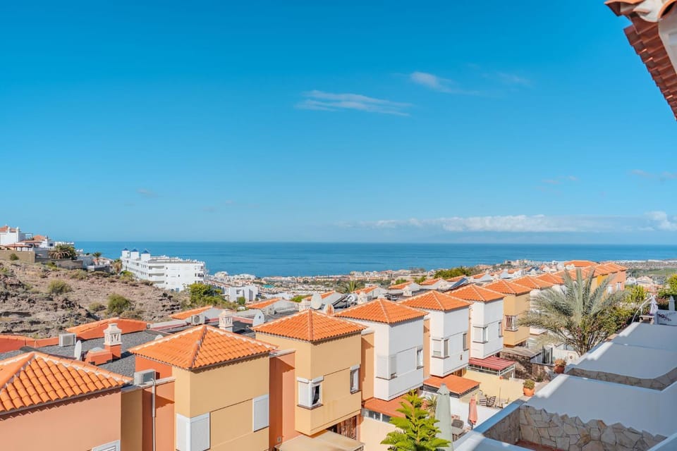 Cozy 2-Bedroom Apartment with Garden View in Costa Adeje Apartment in Costa Adeje