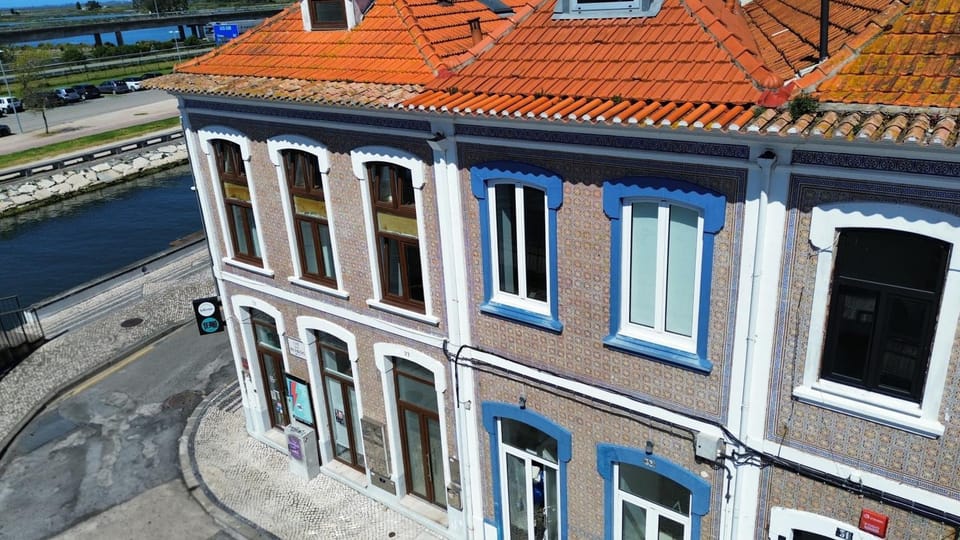 Property building, Location