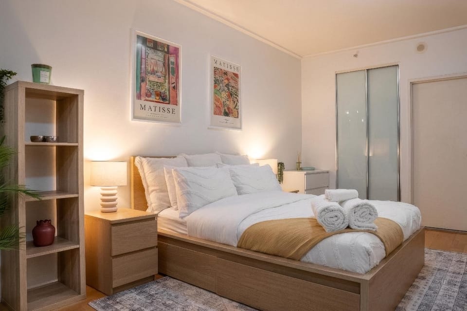 Modern City-Centre Apartment on Kent with Pool, Gym & Free Parking Apartment in Sydney