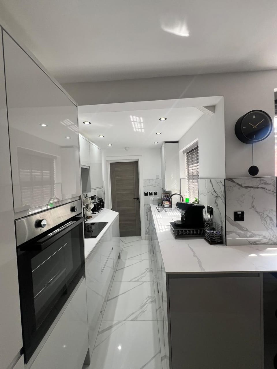 Modern home for family, friends and contractors Apartment in Nottingham