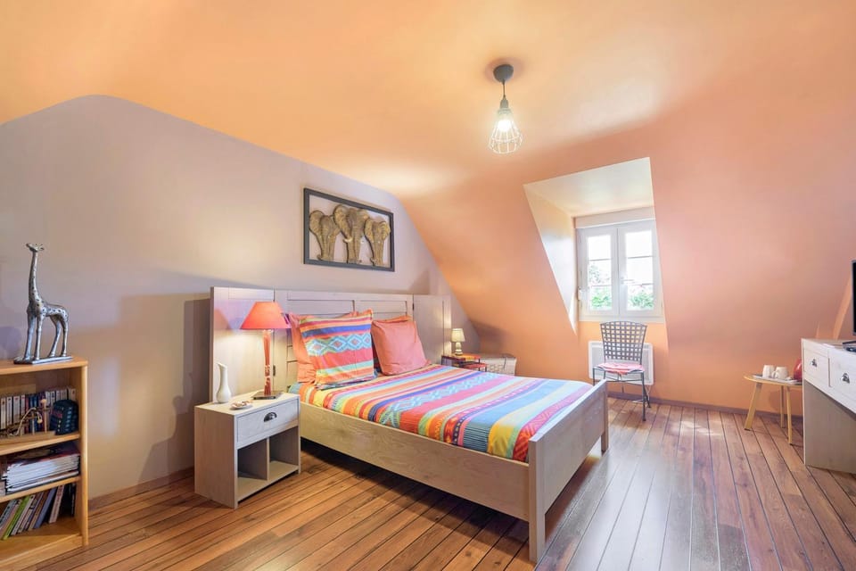 Property building, Living room, Bedroom