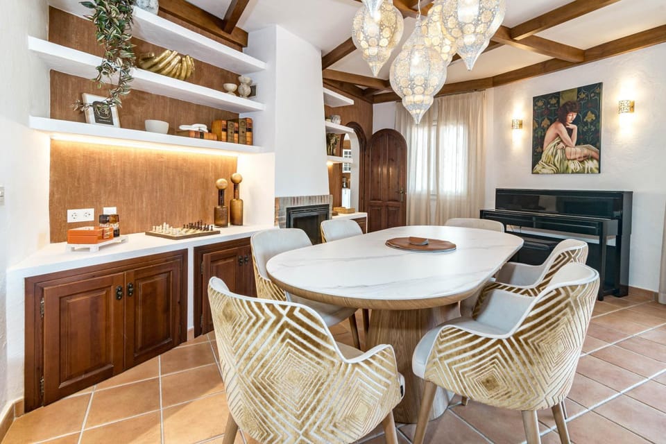 Property building, Kitchen or kitchenette, Living room