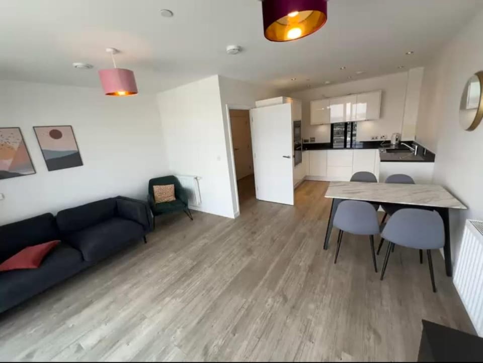 Siva House - 2 Bedroom Apartment in London Borough of Ealing