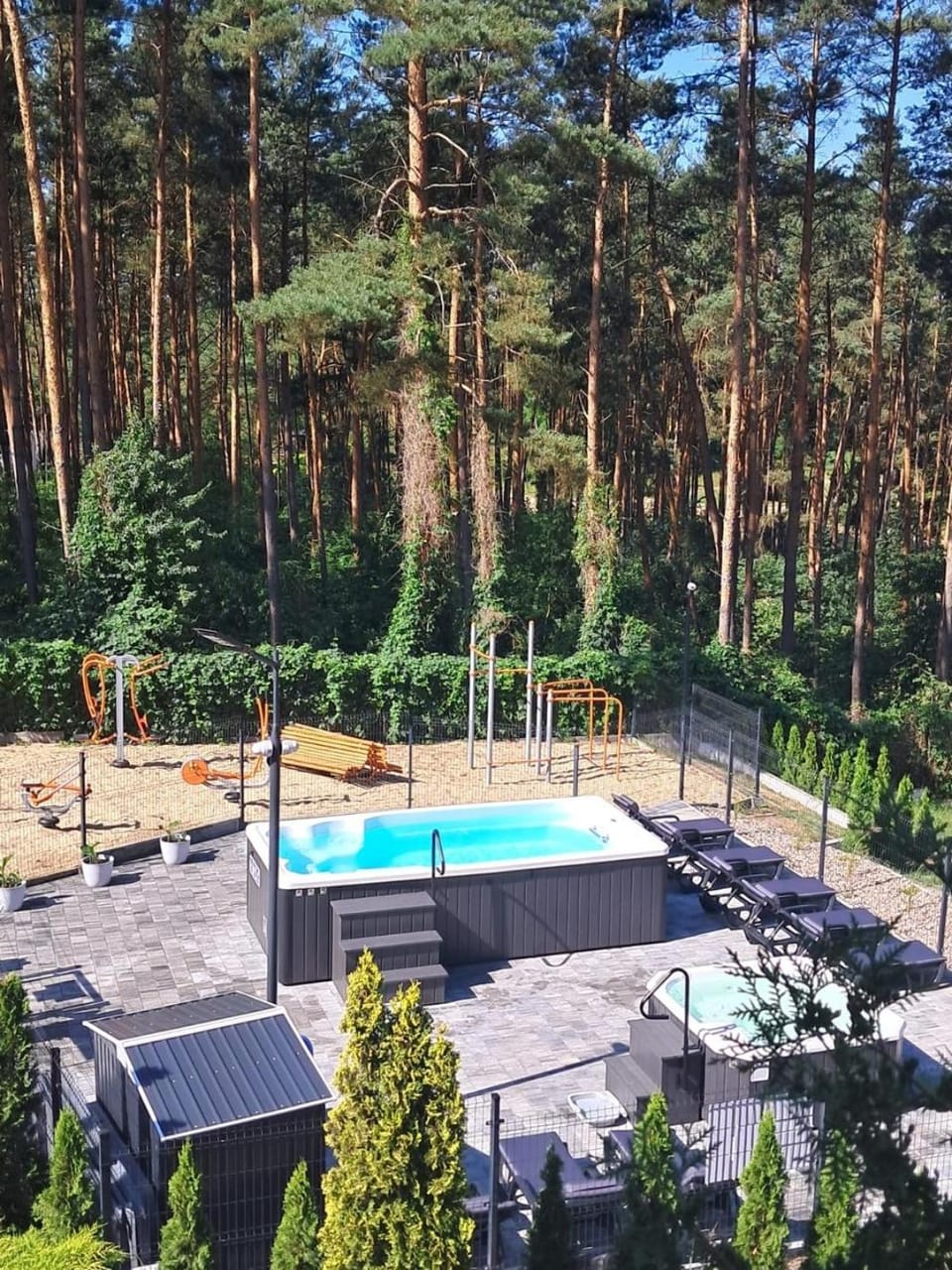 Hot Tub, Swimming pool