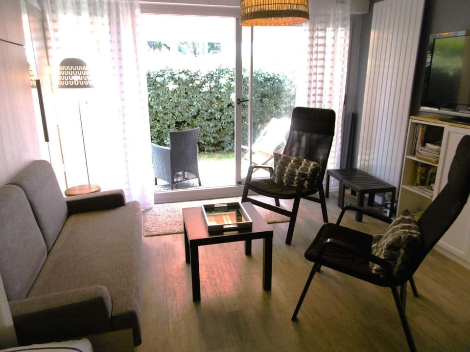 Studio 2 à 3 personnes à 50 m de la mer, terrasse, parking BREWEN Apartment in Brittany