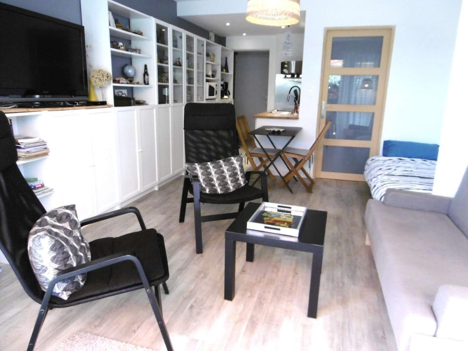 Studio 2 à 3 personnes à 50 m de la mer, terrasse, parking BREWEN Apartment in Brittany