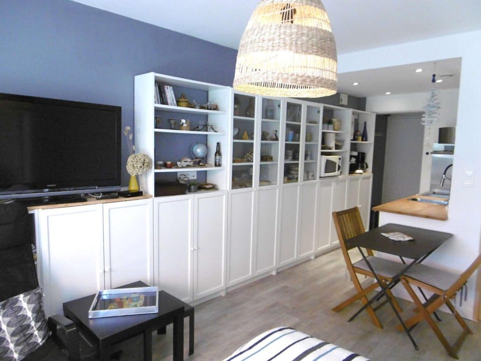 Studio 2 à 3 personnes à 50 m de la mer, terrasse, parking BREWEN Apartment in Brittany