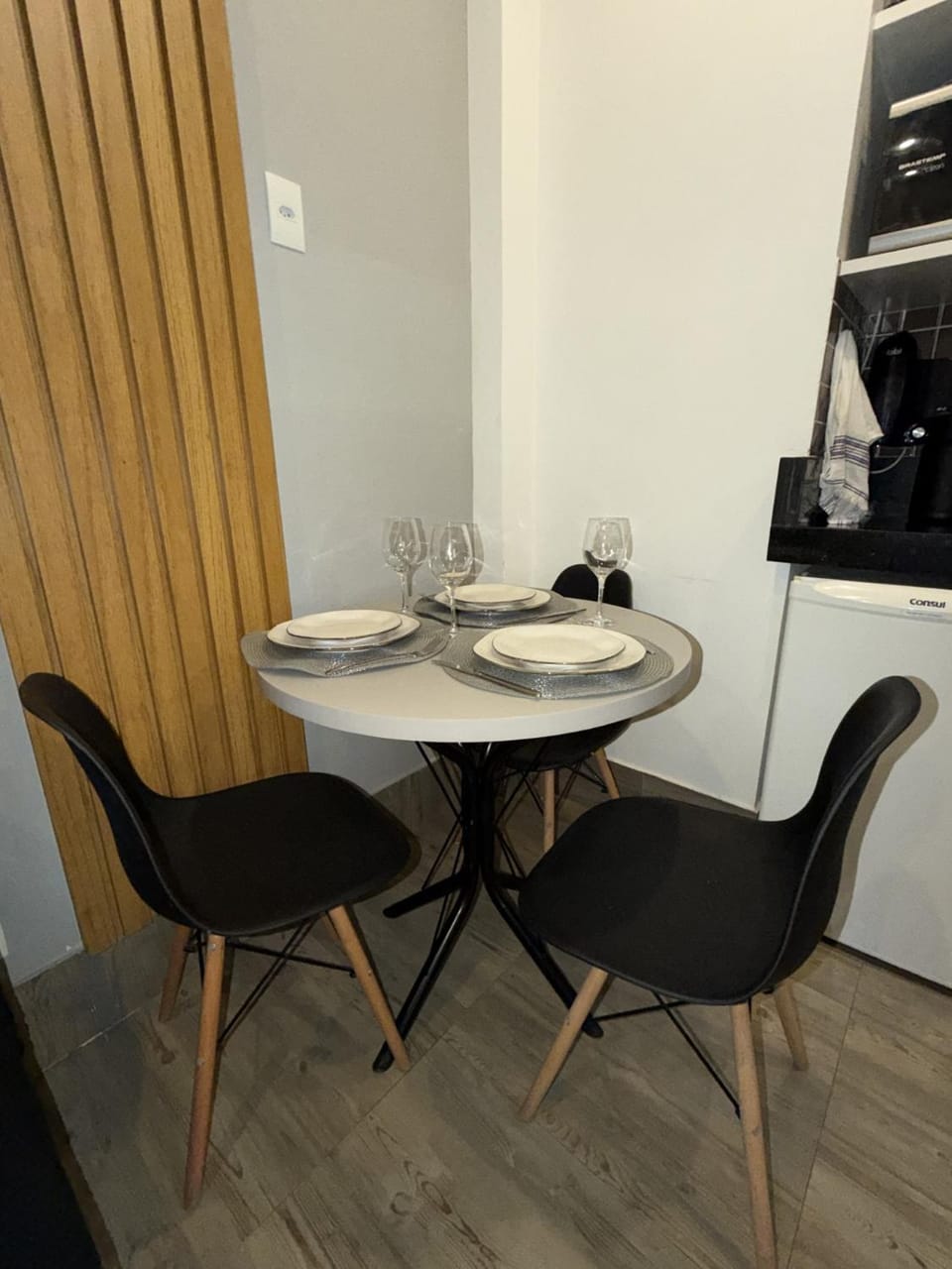 Kitchen or kitchenette, Dining area, minibar