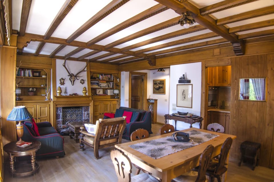 Communal lounge/ TV room, Living room