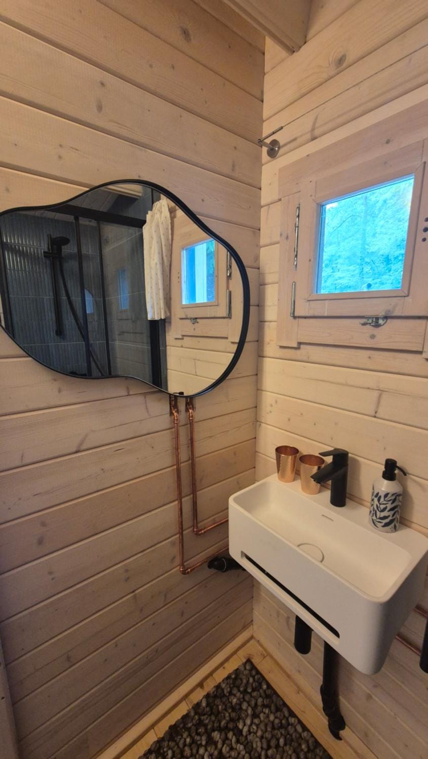 Chatička pod skalou - Cozy off grid solar cabin Cabin in Czechia