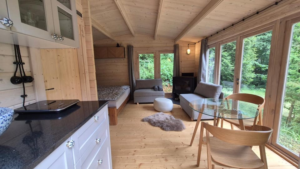 Chatička pod skalou - Cozy off grid solar cabin Cabin in Czechia