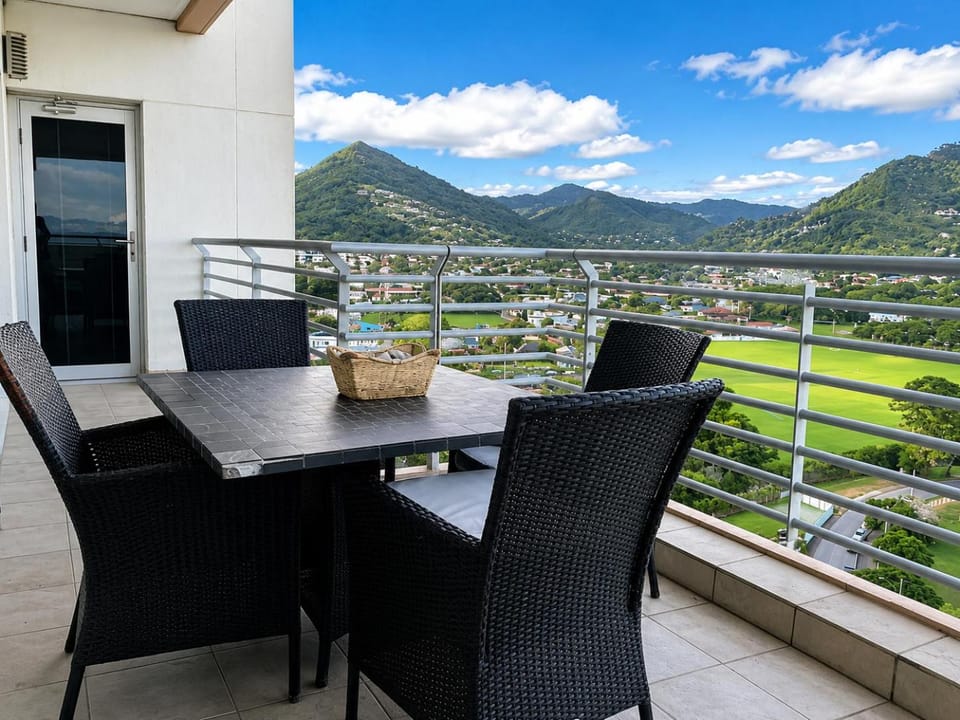 Bird's eye view, View (from property/room), City view, Mountain view, Street view
