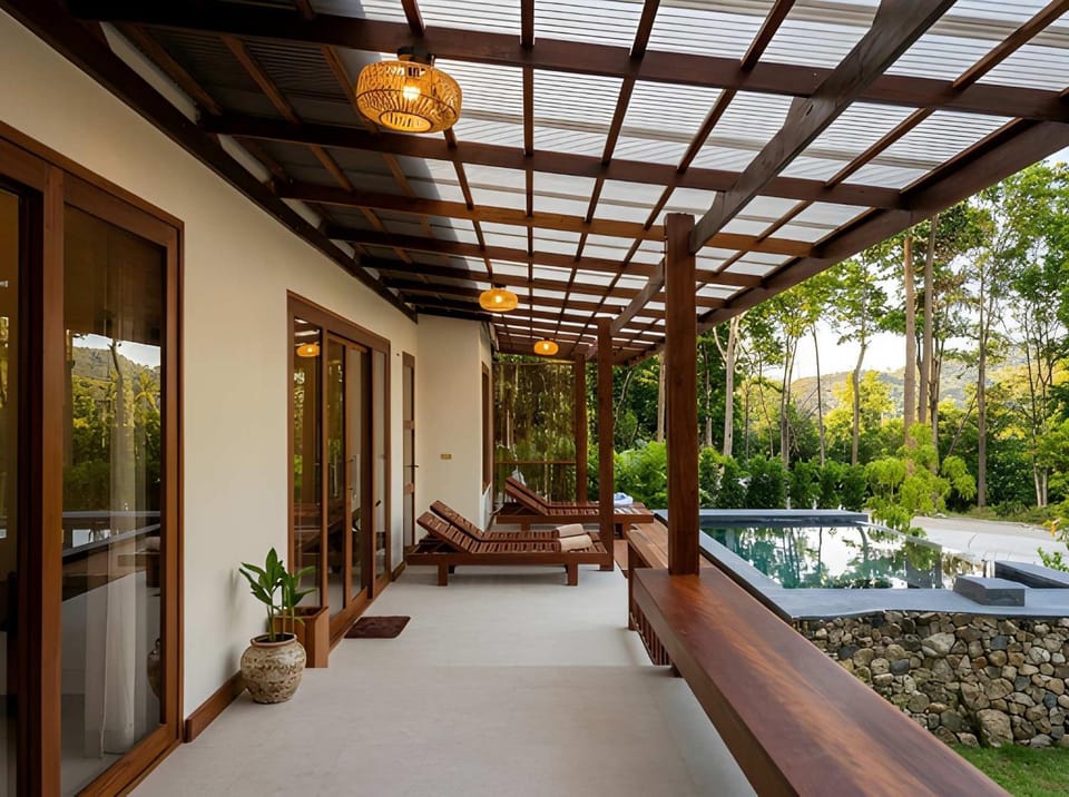 Balcony/Terrace, Pool view, Swimming pool, sunbed