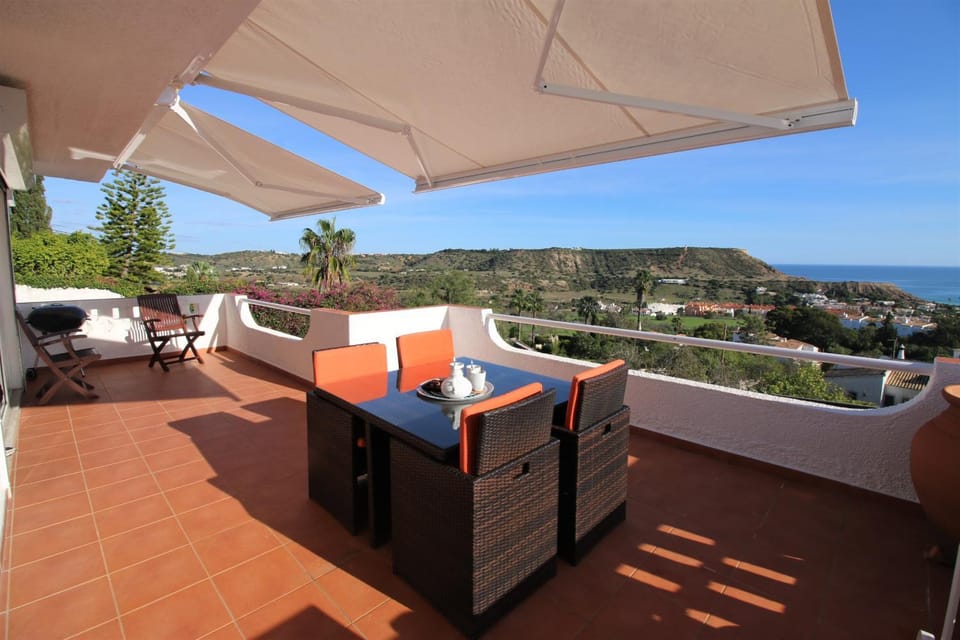 Casa Belavista, Villa with stunning view of Praia da Luz Villa in Luz