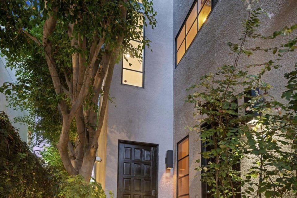 NEW West LA Townhome with EV Parking and Loft House in Brentwood