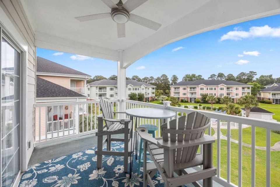 Magnolia - 8 Min to Beach, Pool, Balcony, Steps to Fun Apartment in Carolina Forest