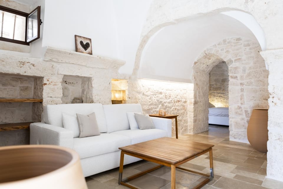 Trullo NiDo suite con piscina in comune Bed and Breakfast in Province of Taranto